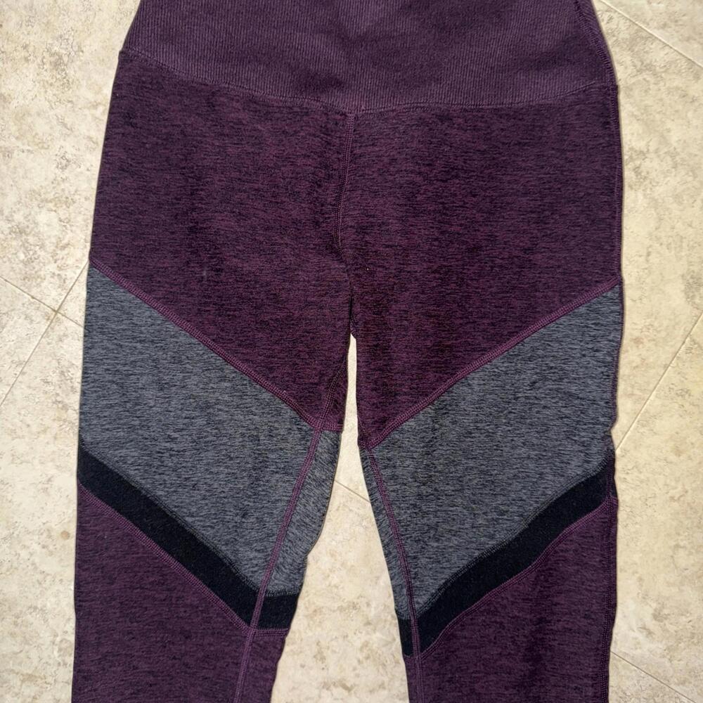 ALO Yoga Leggings Striped Gray/maroon Women Medium Ribbed Waist Fall Dark Goth - Picture 4 of 16